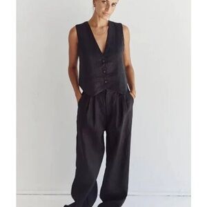 DISSH Banks Black Linen Sleeveless Vest